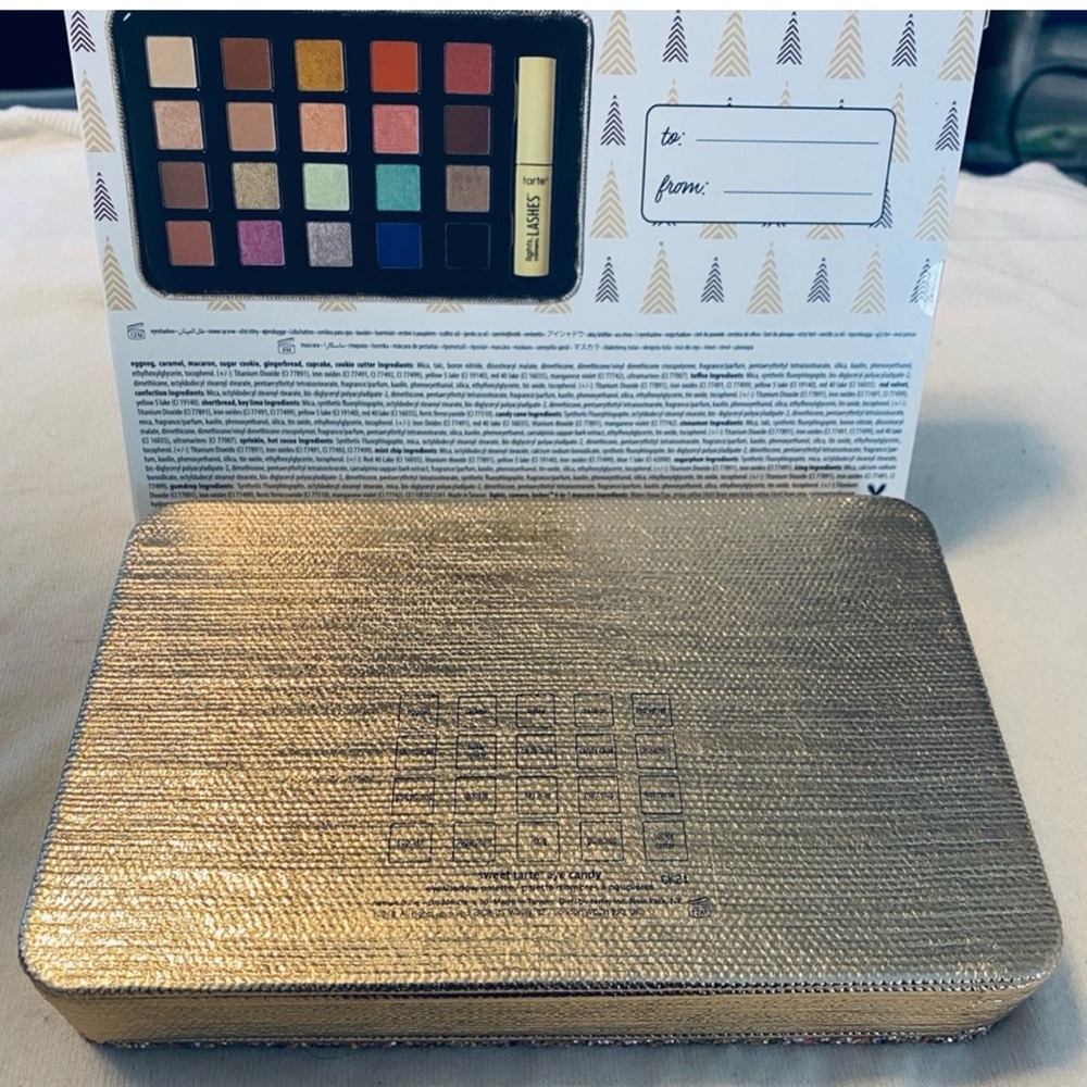 Luxurious Eyeshadow Palette with Glittering Gold Case - Picture 6 of 6